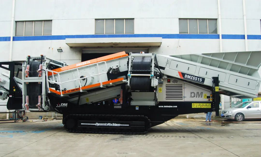 发货中 | 上海东蒙开年发货进行中！DMZS515移动重型筛分站火速发往客户前方，助力客户砂石骨料项目